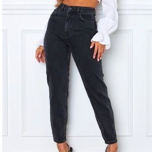 Boyfriend jean color vintage black from White fox Boutique!